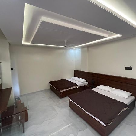 Hotel Sai Sandesh Ширді Екстер'єр фото