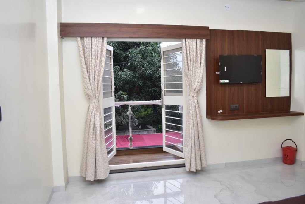 Hotel Sai Sandesh Ширді Екстер'єр фото