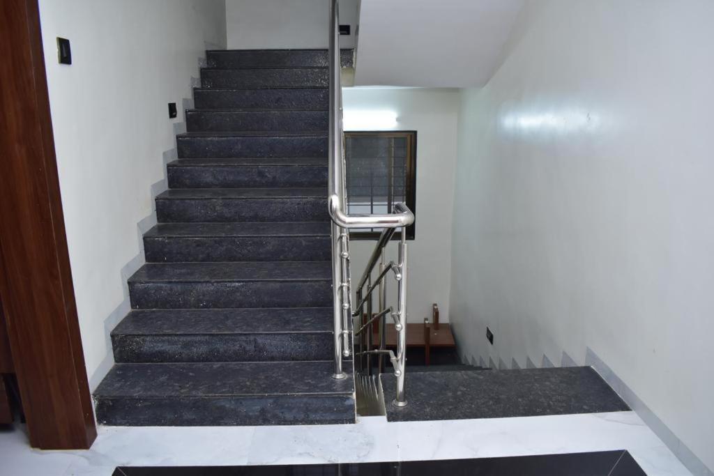 Hotel Sai Sandesh Ширді Екстер'єр фото