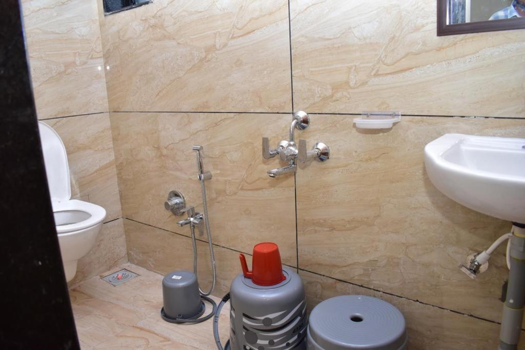 Hotel Sai Sandesh Ширді Екстер'єр фото