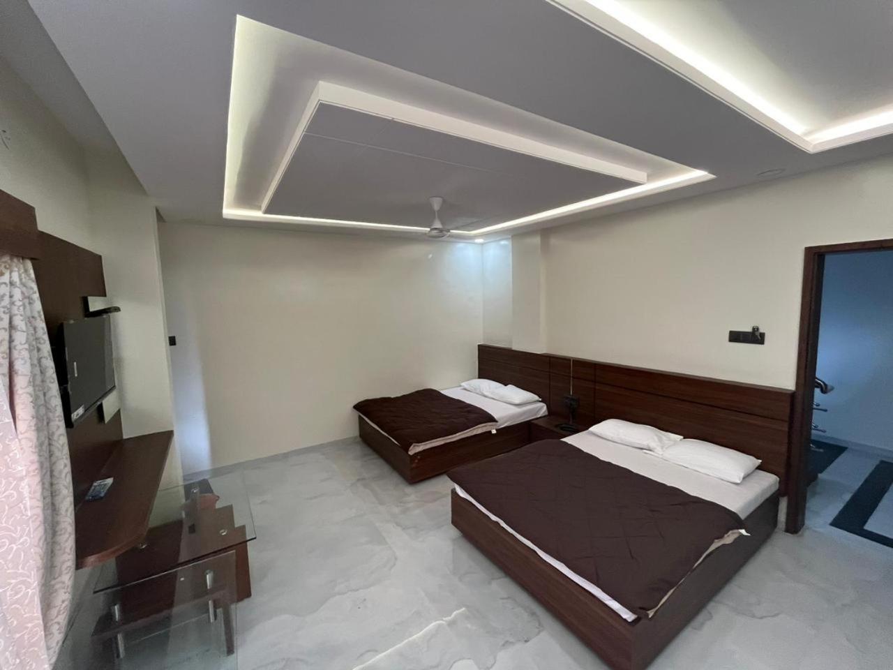 Hotel Sai Sandesh Ширді Екстер'єр фото