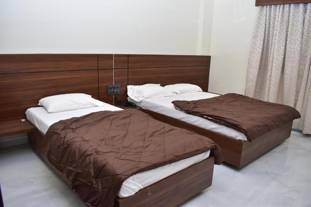 Hotel Sai Sandesh Ширді Екстер'єр фото