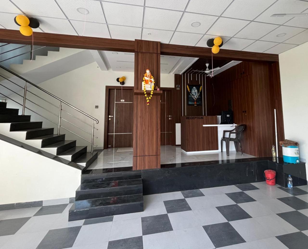 Hotel Sai Sandesh Ширді Екстер'єр фото