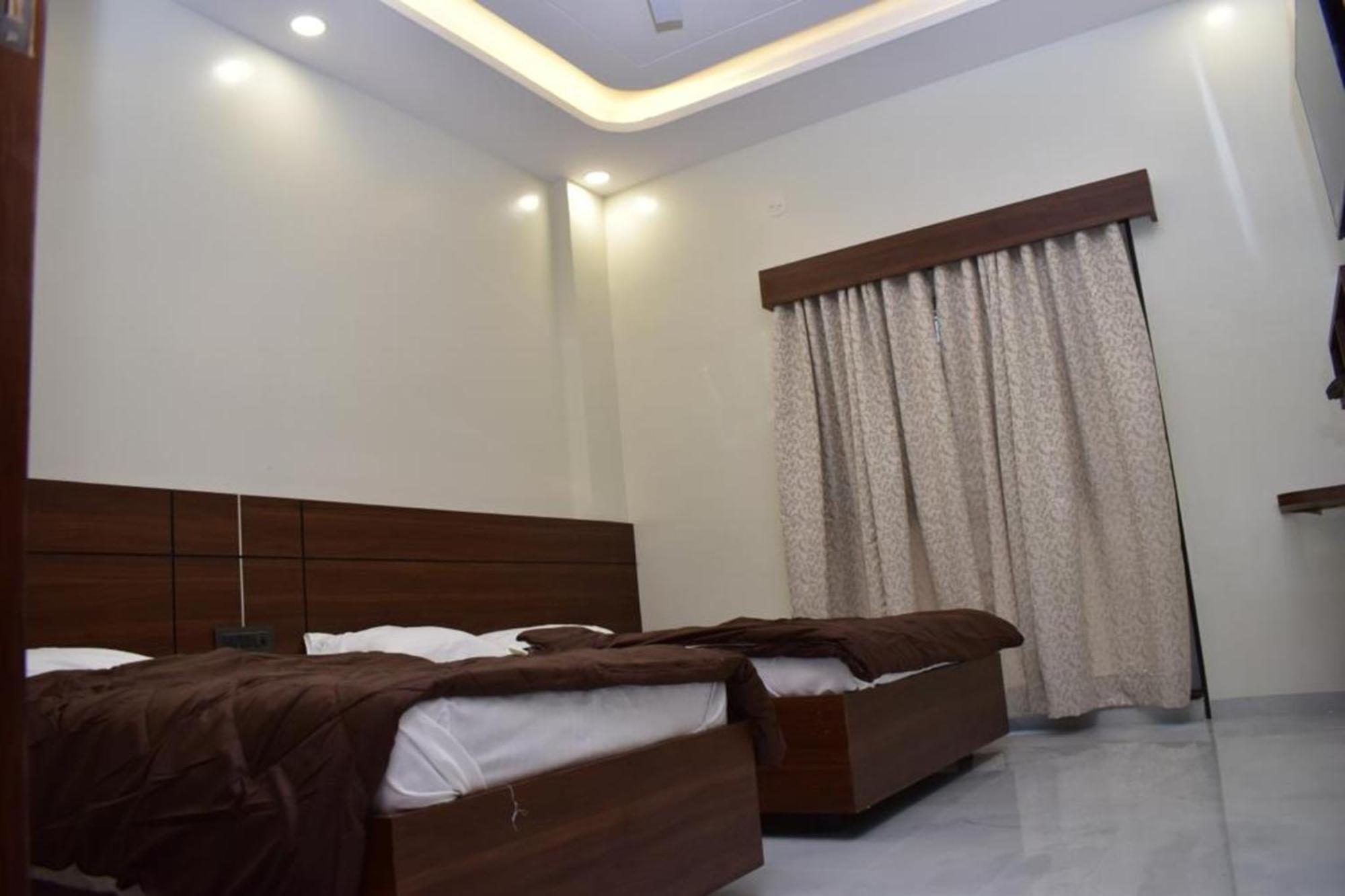 Hotel Sai Sandesh Ширді Екстер'єр фото